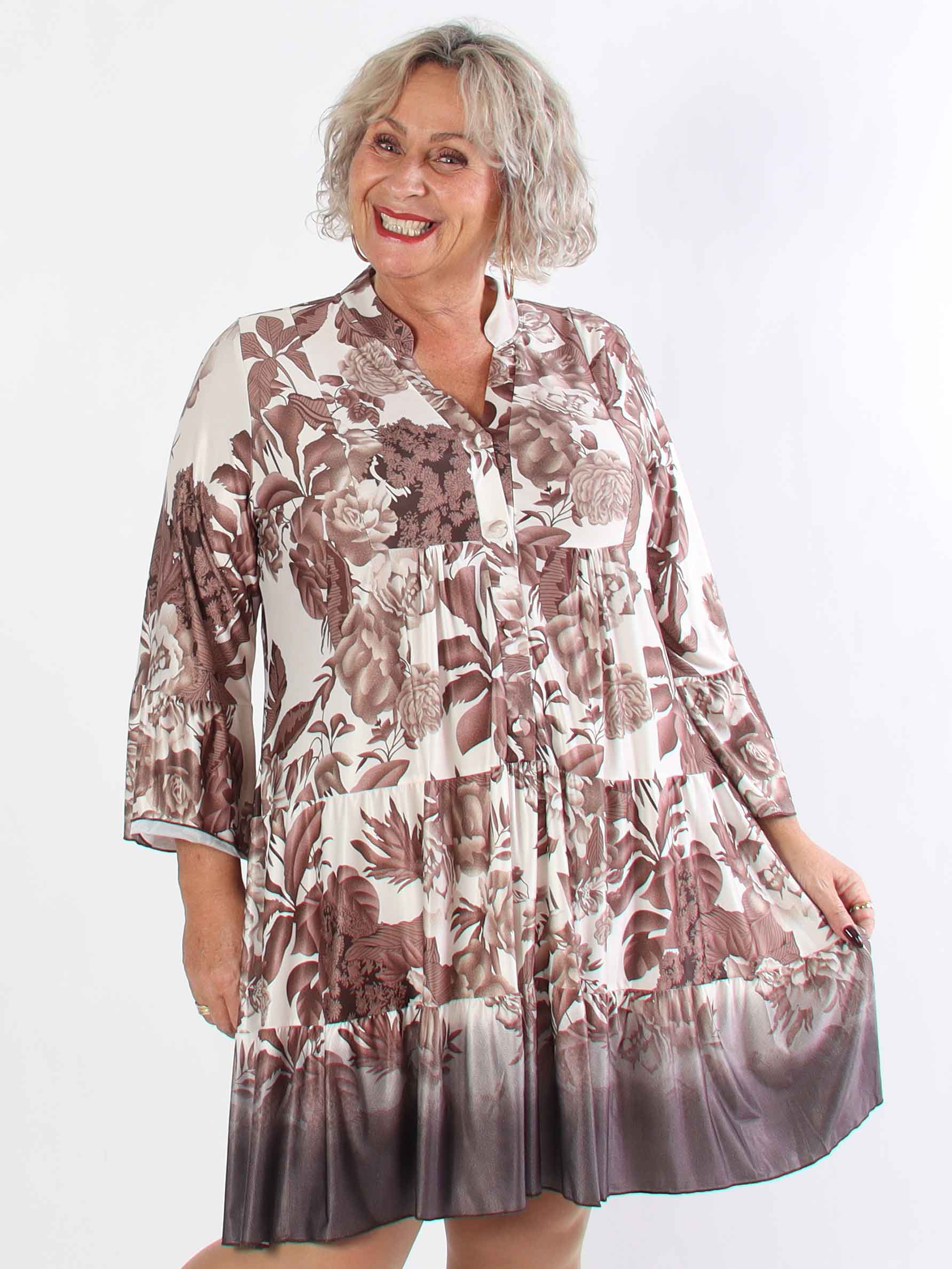 Milania Flower - Elastisk blomstret plus size kjole med flæselag